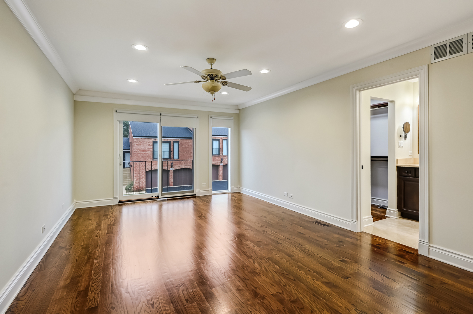 2S719 Williamsburg Court, Oak Brook, IL 60523