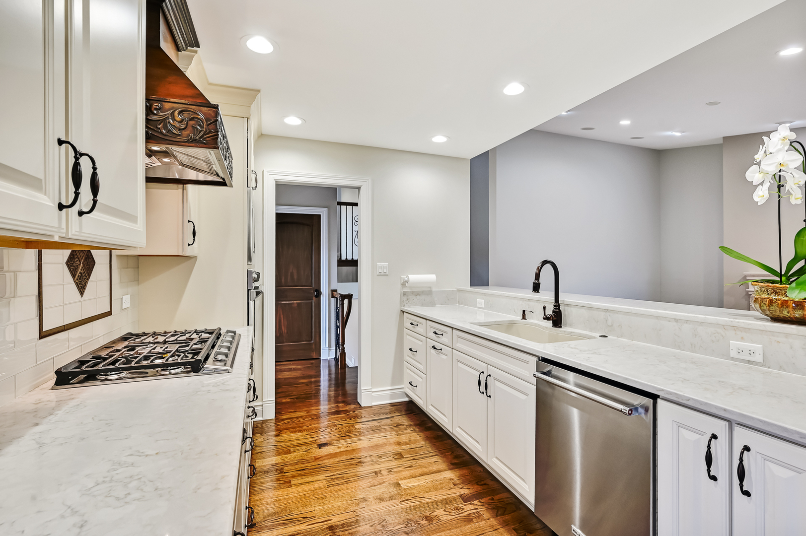 2S719 Williamsburg Court, Oak Brook, IL 60523