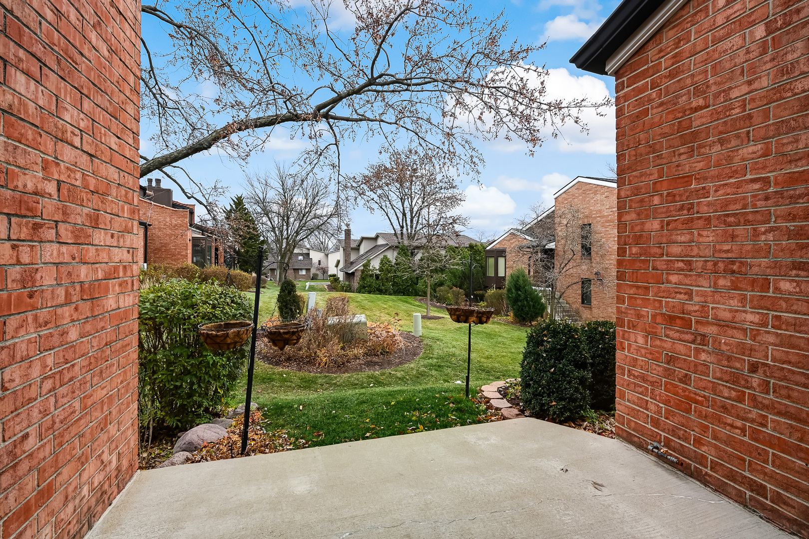 2S719 Williamsburg Court, Oak Brook, IL 60523
