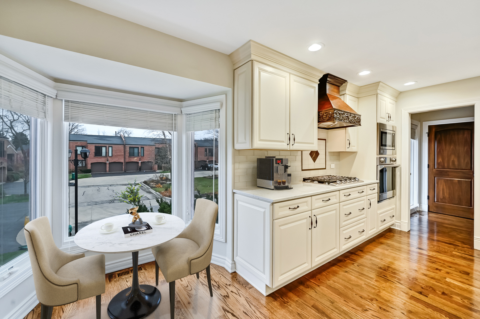 2S719 Williamsburg Court, Oak Brook, IL 60523