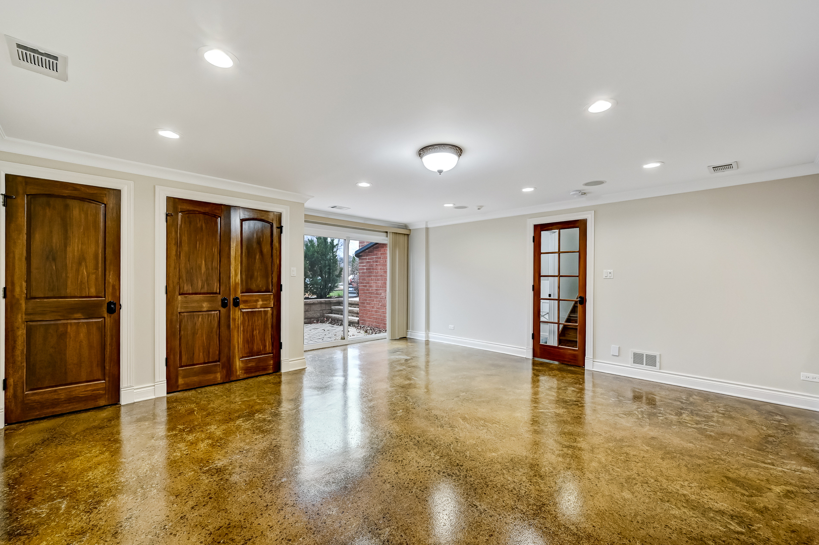 2S719 Williamsburg Court, Oak Brook, IL 60523