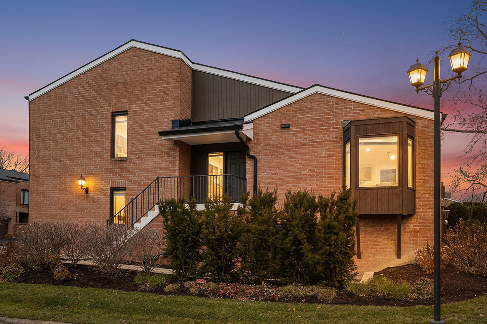 2S719 Williamsburg Court, Oak Brook, IL 60523