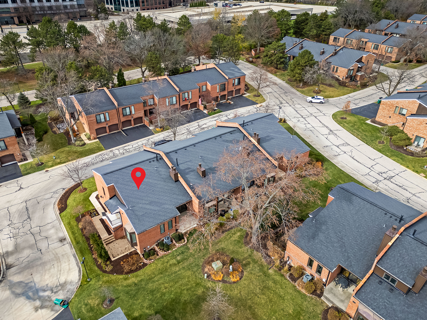 2S719 Williamsburg Court, Oak Brook, IL 60523