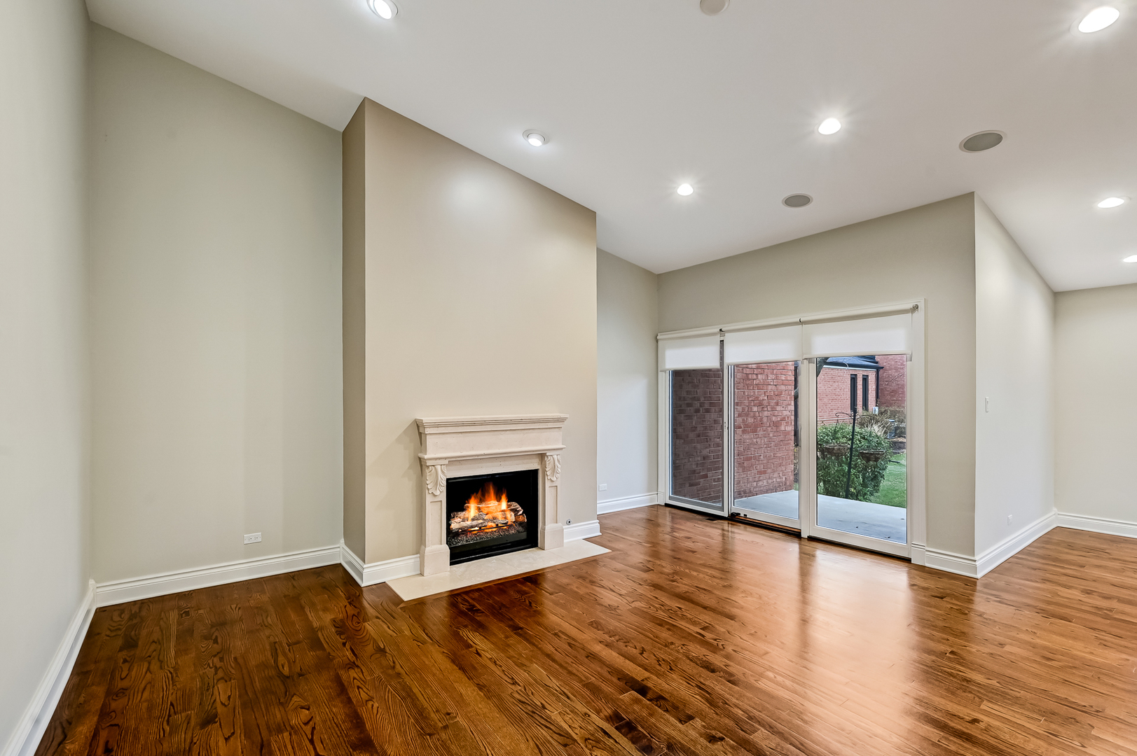 2S719 Williamsburg Court, Oak Brook, IL 60523
