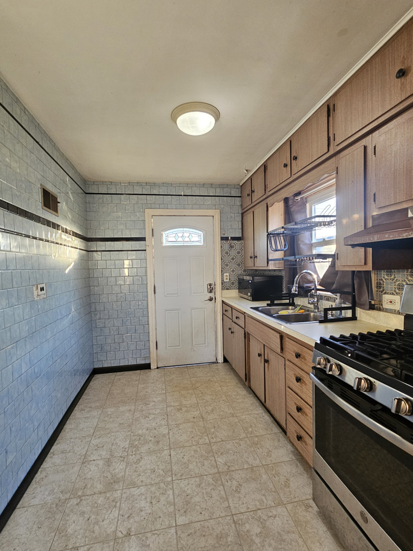 219 Village Drive, Northlake, IL 60164