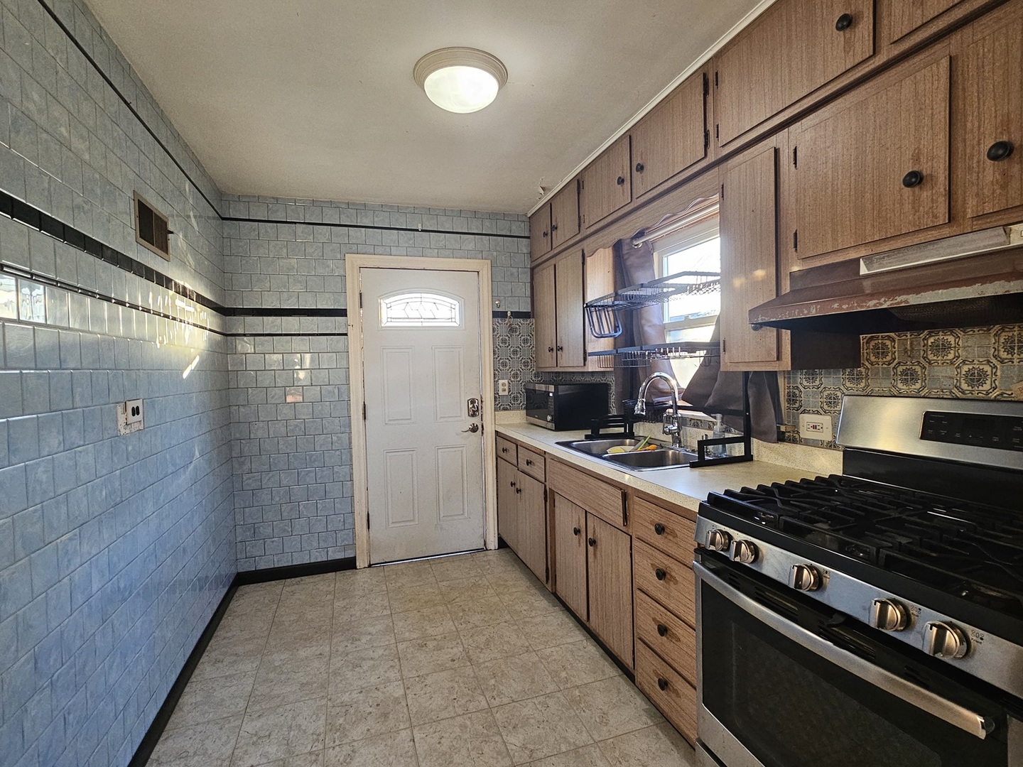 219 Village Drive, Northlake, IL 60164