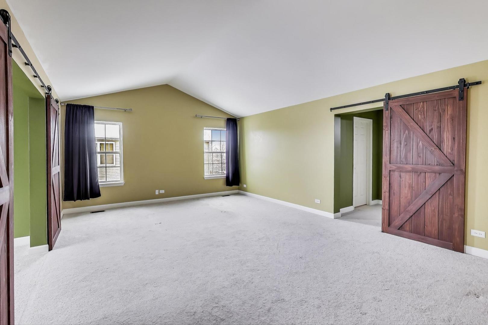 121 Preakness Drive, Oswego, IL 60543