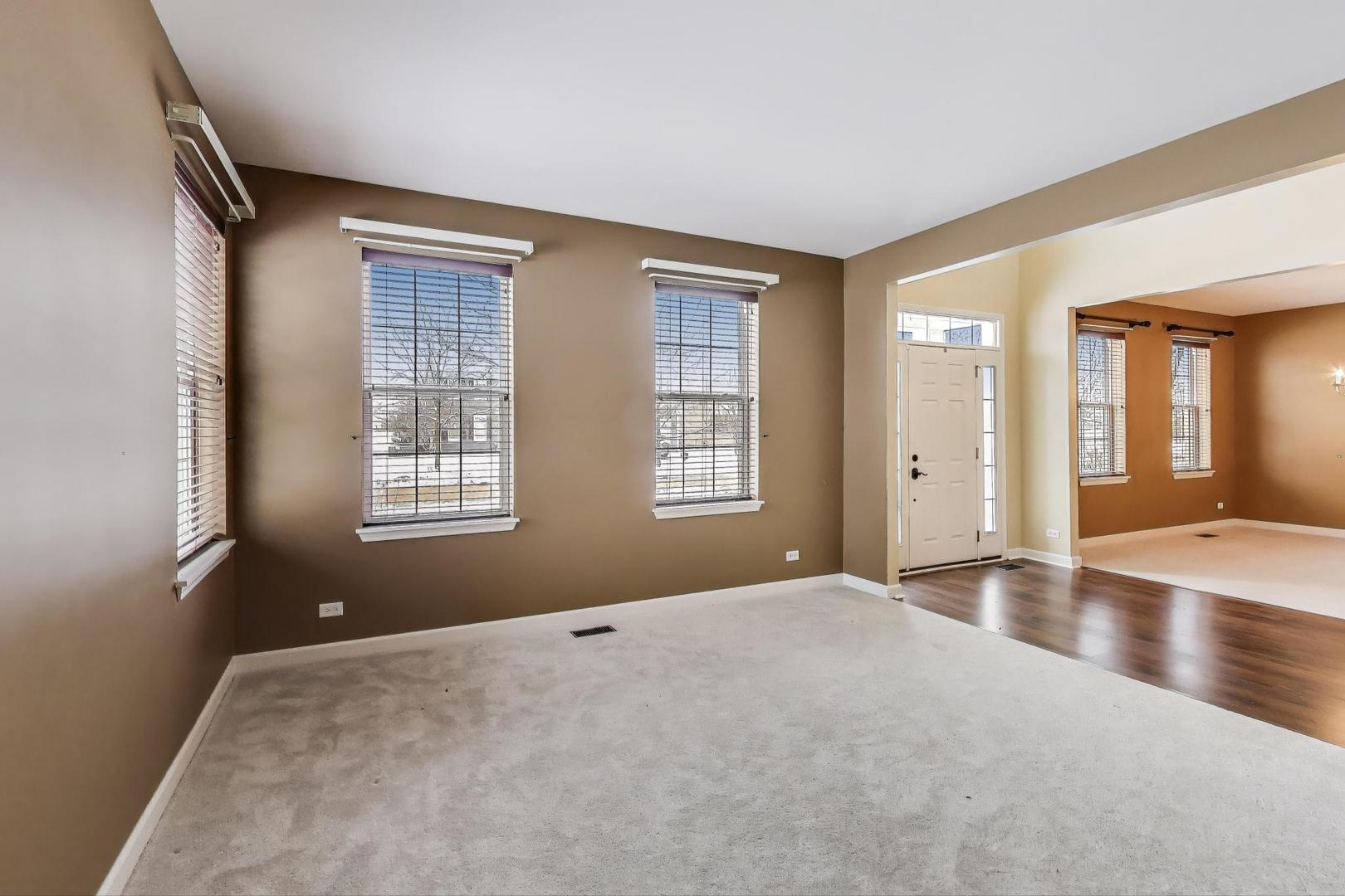 121 Preakness Drive, Oswego, IL 60543