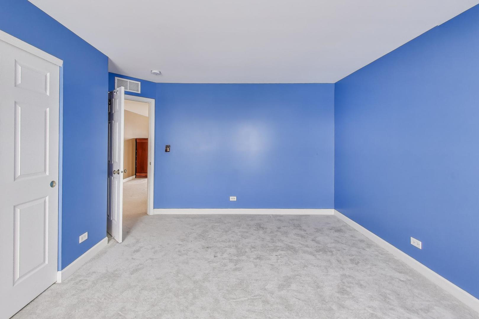 121 Preakness Drive, Oswego, IL 60543