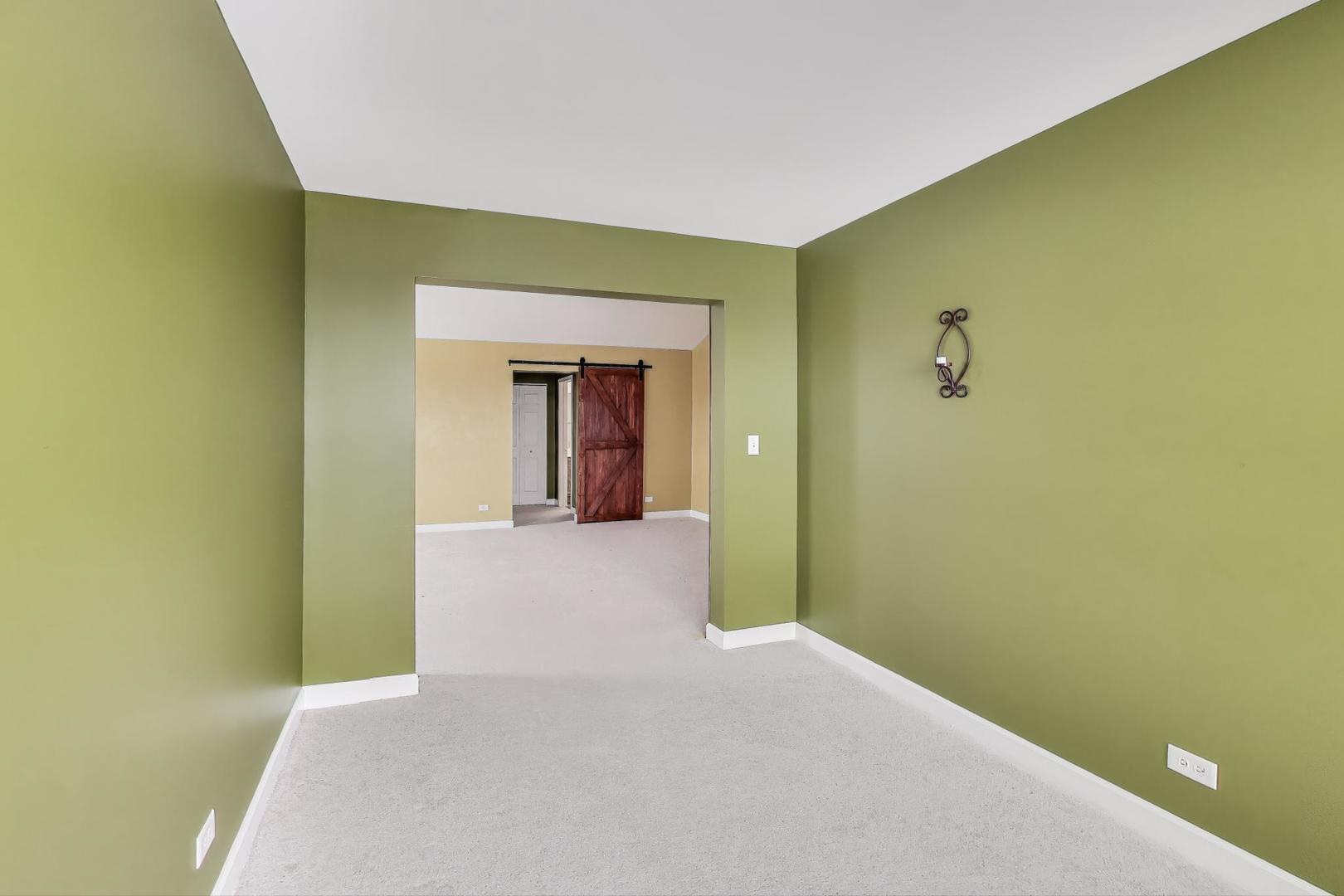 121 Preakness Drive, Oswego, IL 60543