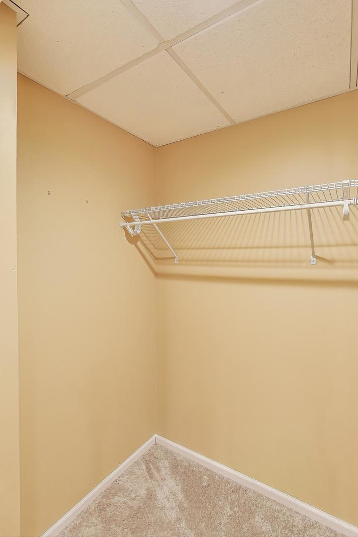 121 Preakness Drive, Oswego, IL 60543