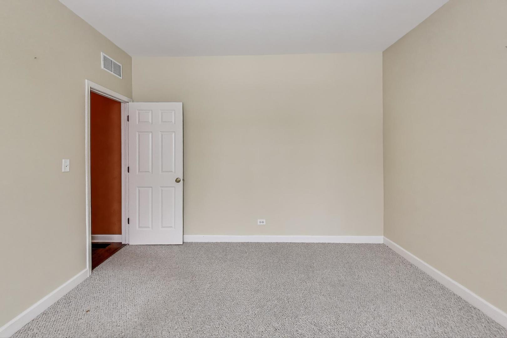 121 Preakness Drive, Oswego, IL 60543