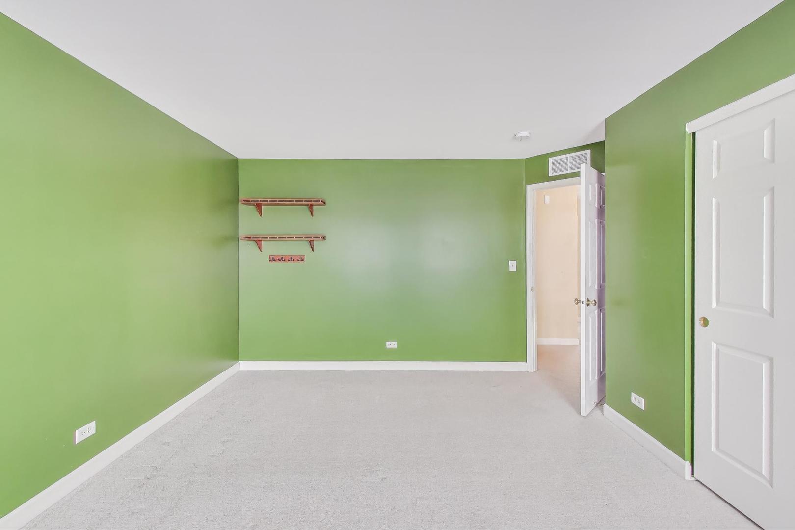 121 Preakness Drive, Oswego, IL 60543