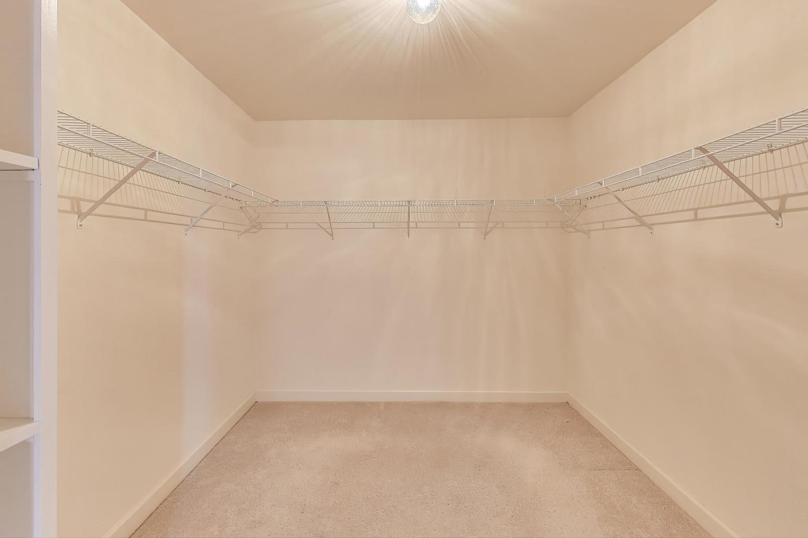 121 Preakness Drive, Oswego, IL 60543