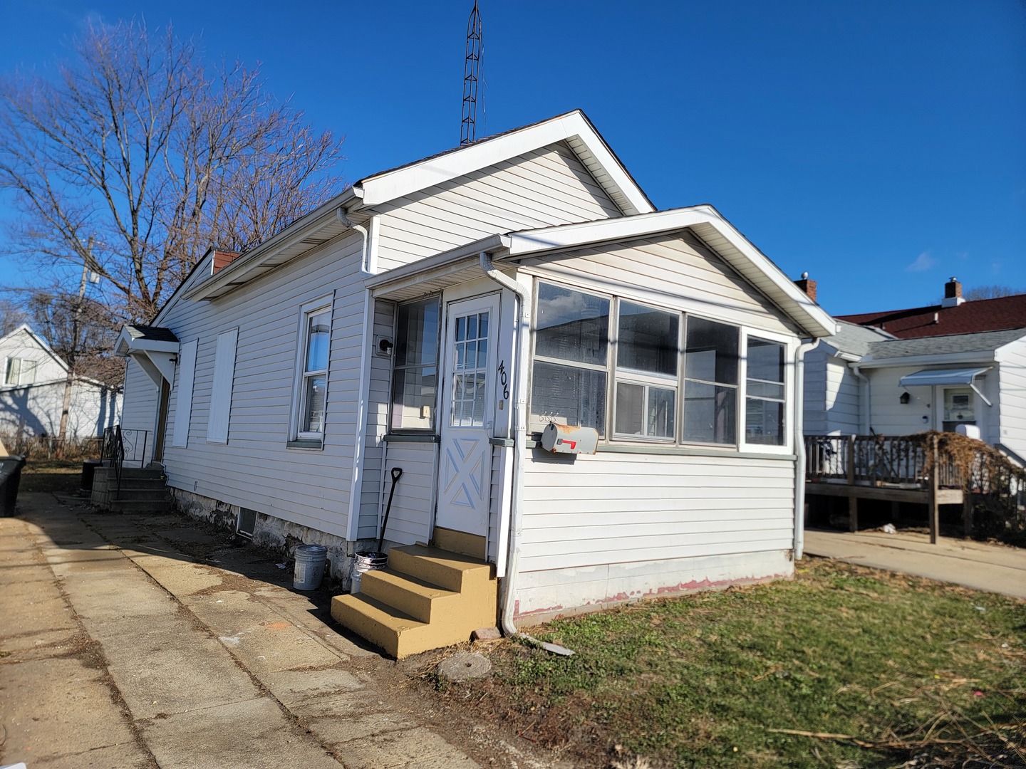 406 E Oakland Avenue, Bloomington, IL 61701