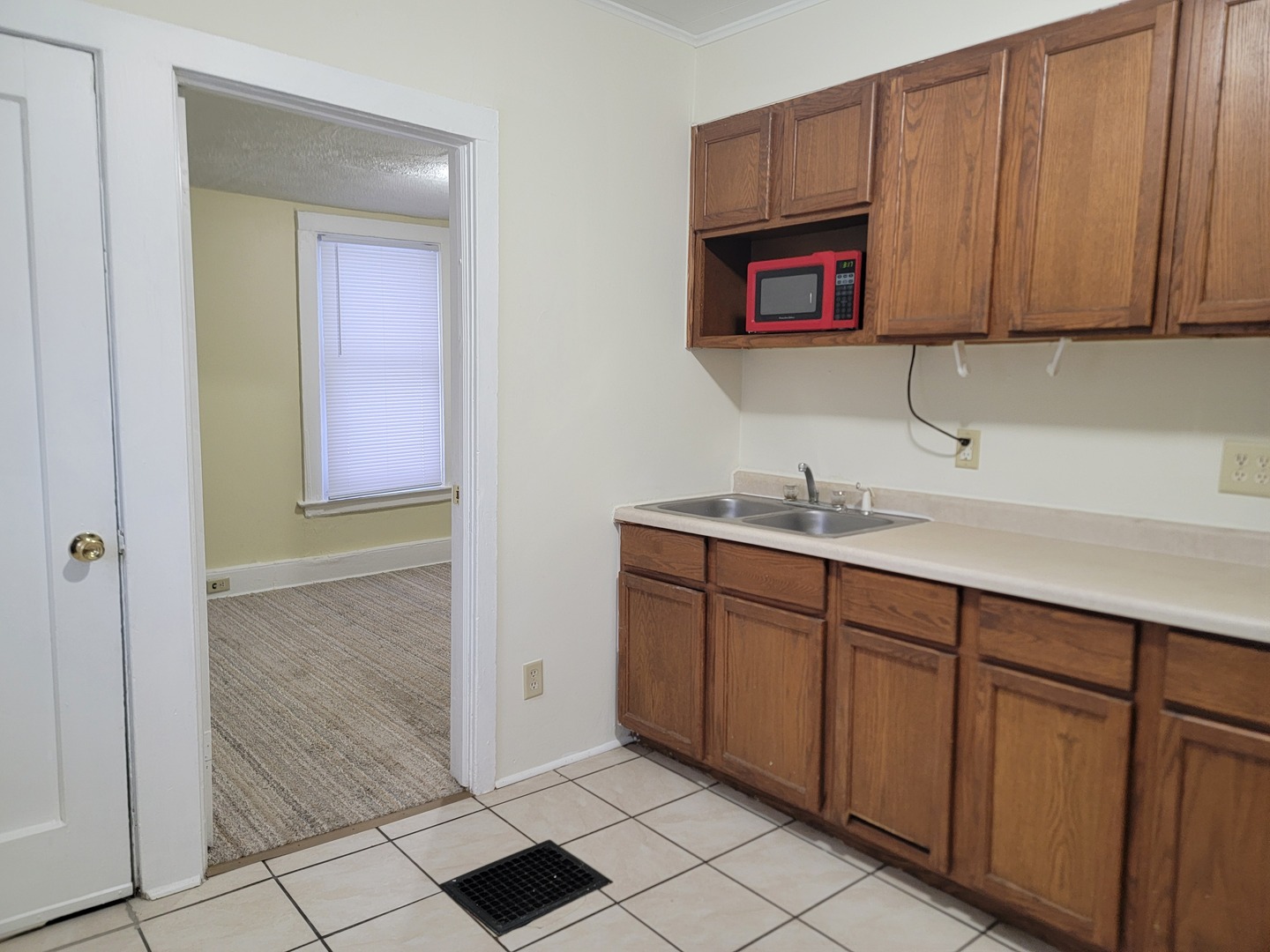 406 E Oakland Avenue, Bloomington, IL 61701