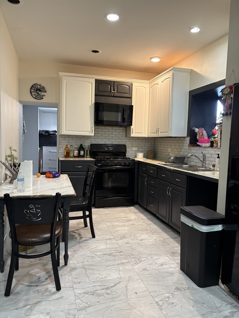 3924 N Sawyer Avenue, Chicago, IL 60618