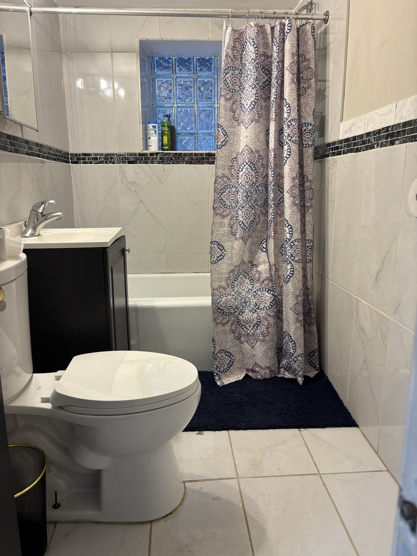 3924 N Sawyer Avenue, Chicago, IL 60618