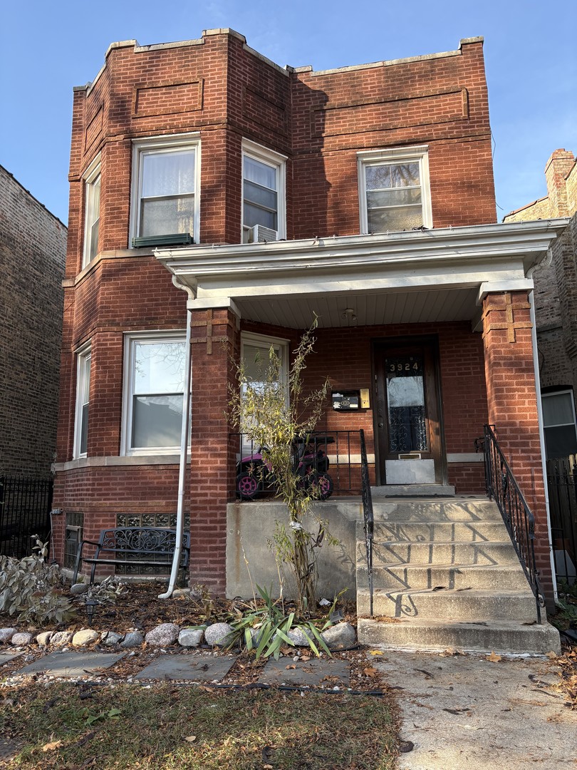 3924 N Sawyer Avenue, Chicago, IL 60618