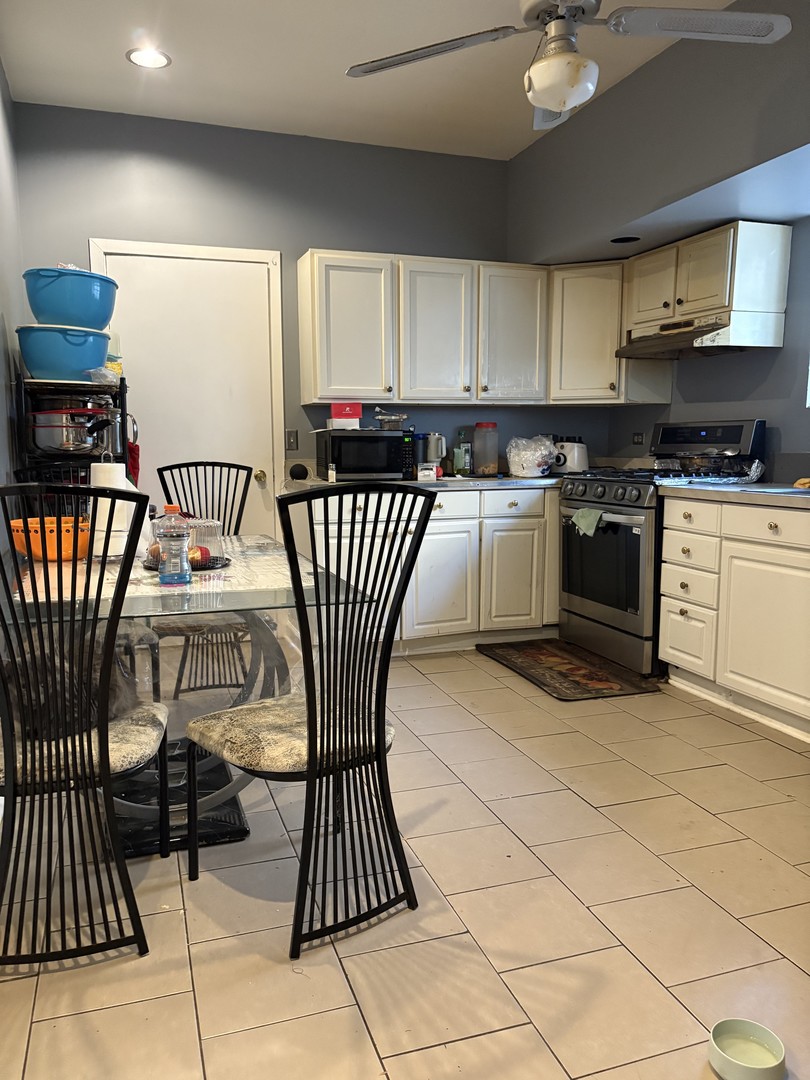 3924 N Sawyer Avenue, Chicago, IL 60618