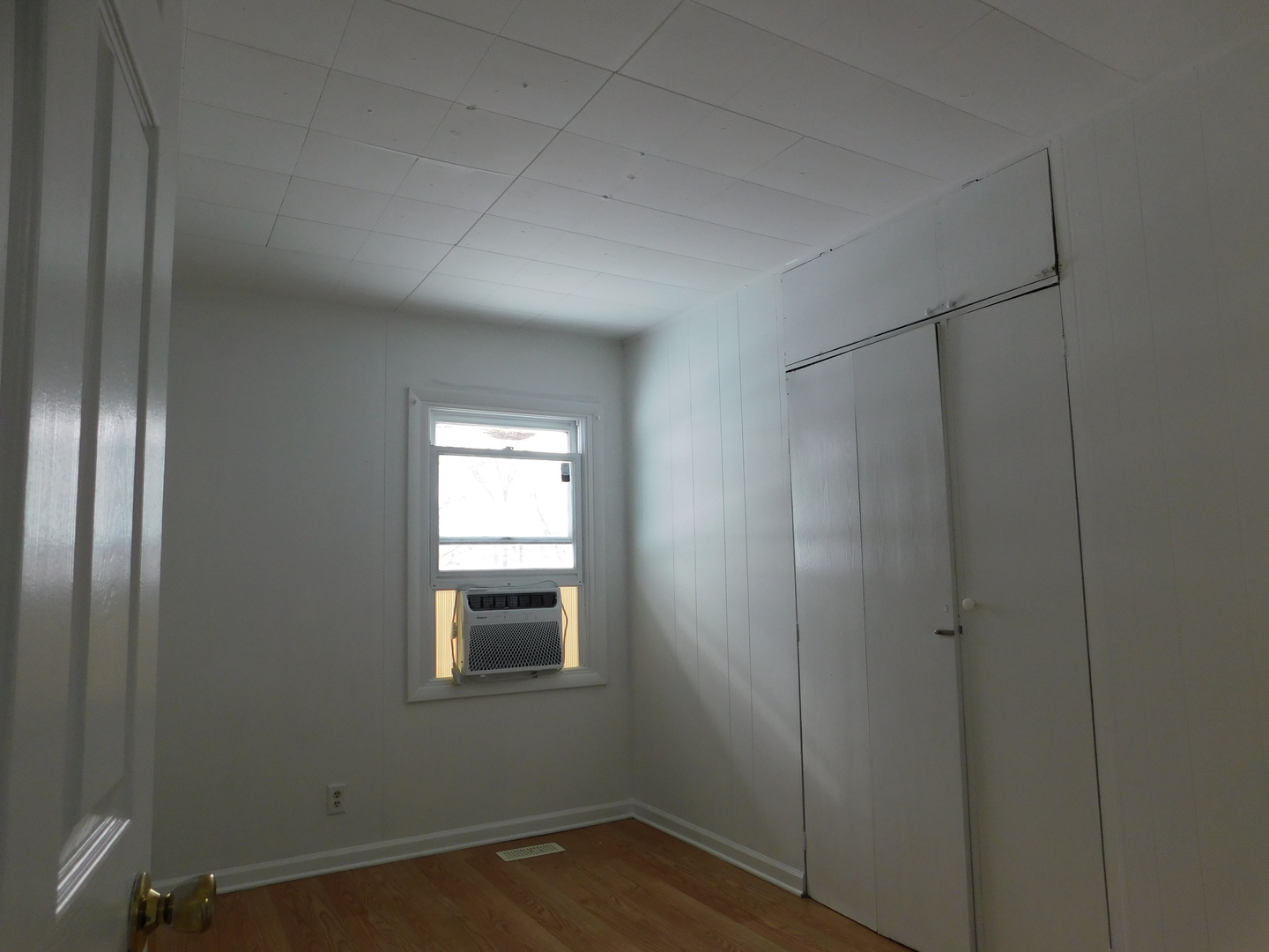 33 Hawthorne Lane, Streamwood, IL 60107