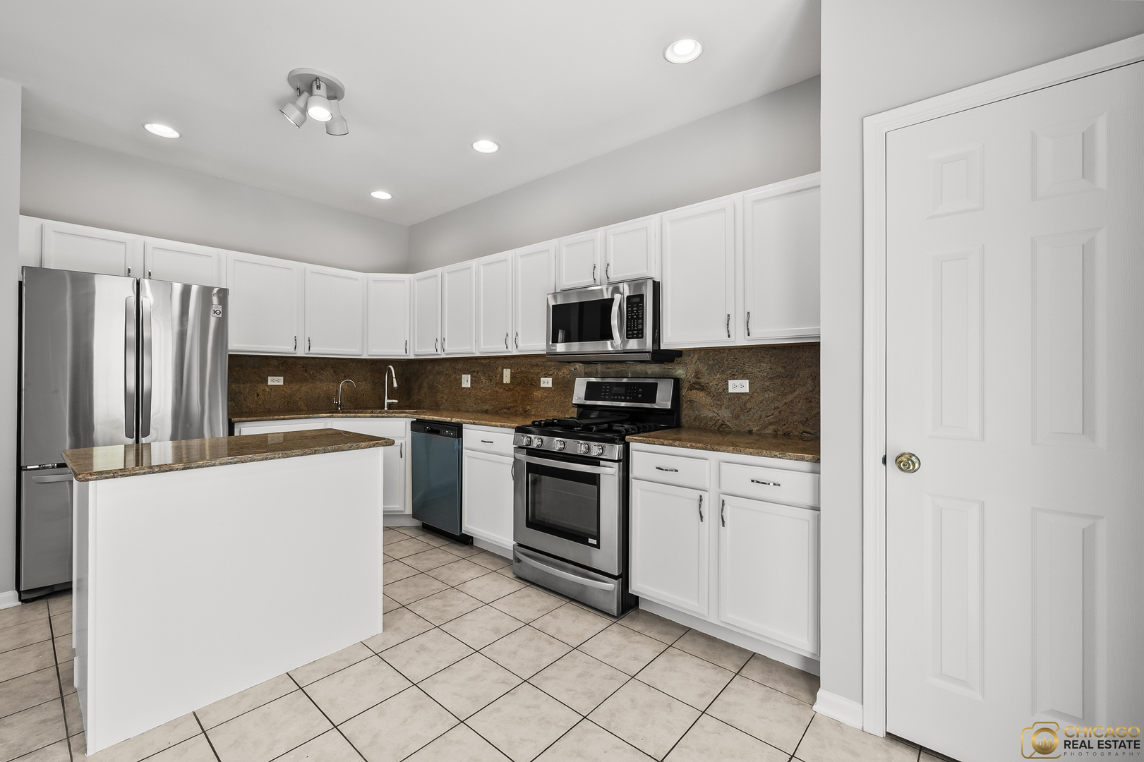 600 Creekside Circle #600, Gurnee, IL 60031