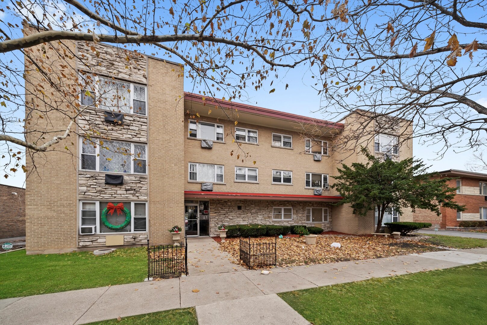 415 S Maple Avenue #202, Oak Park, IL 60302