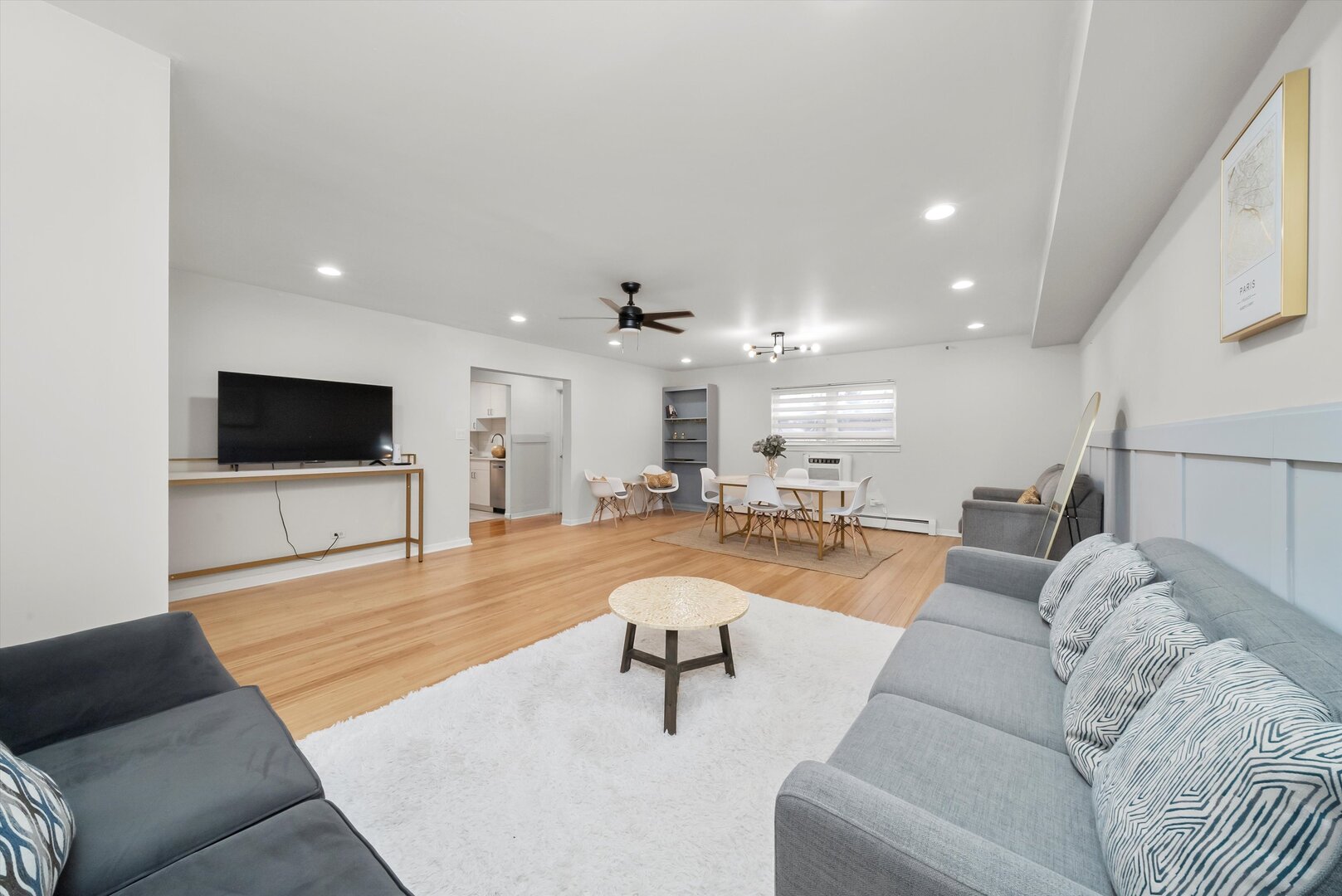 415 S Maple Avenue #202, Oak Park, IL 60302