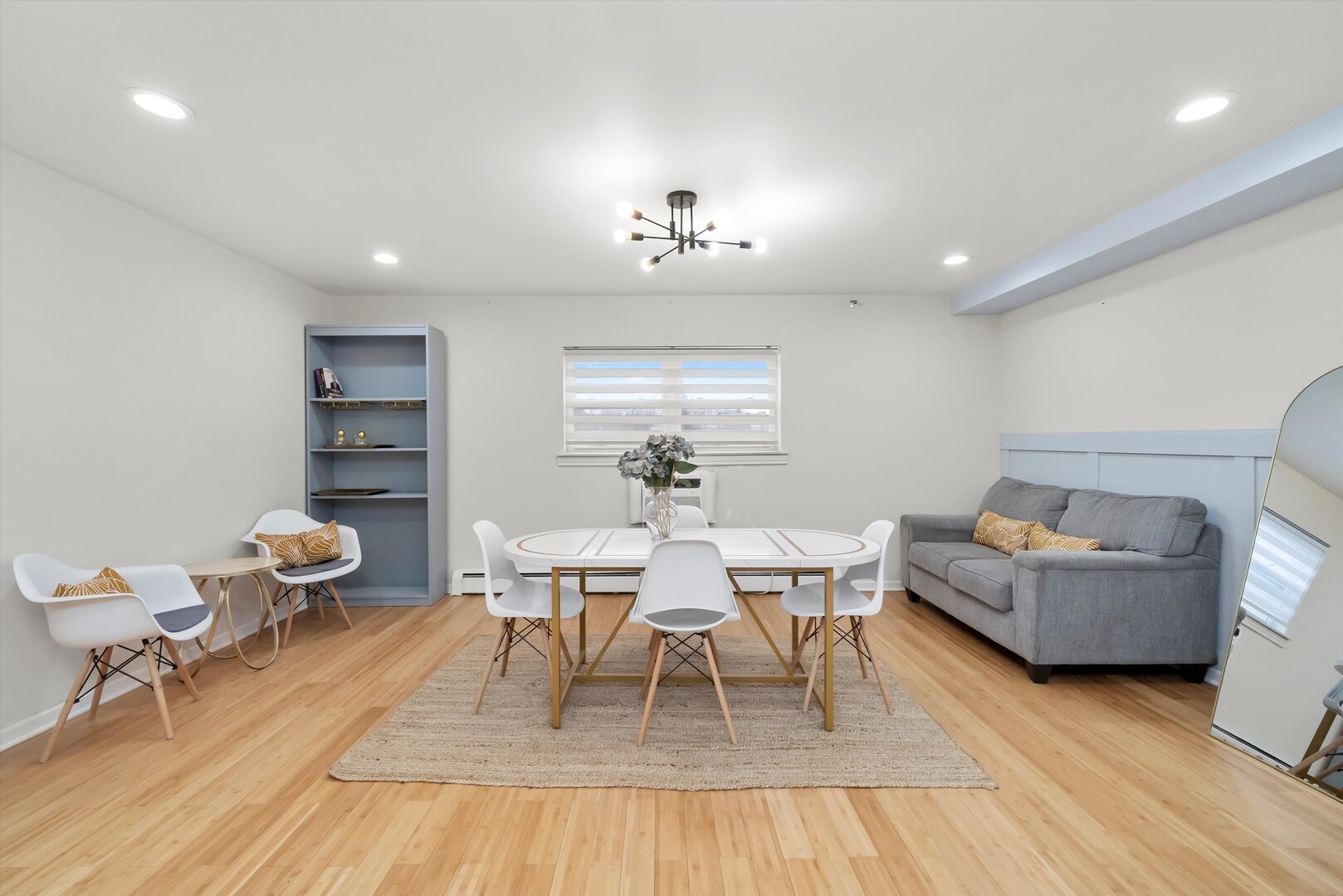 415 S Maple Avenue #202, Oak Park, IL 60302