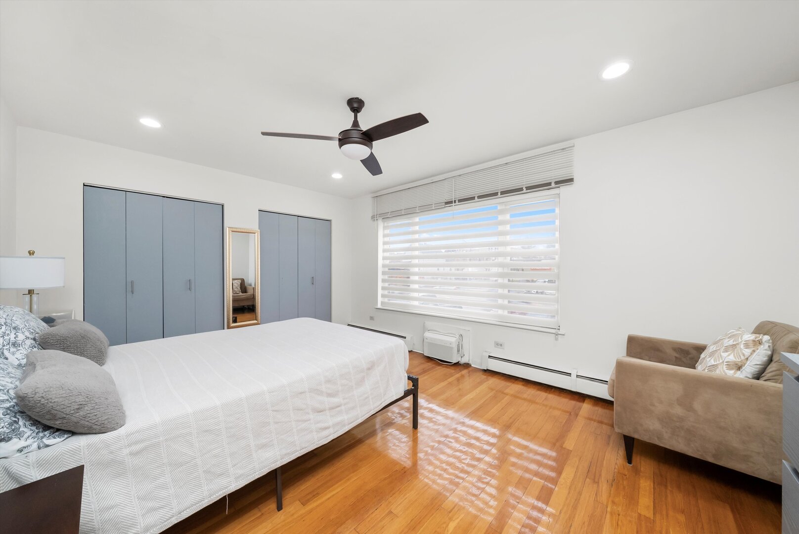 415 S Maple Avenue #202, Oak Park, IL 60302