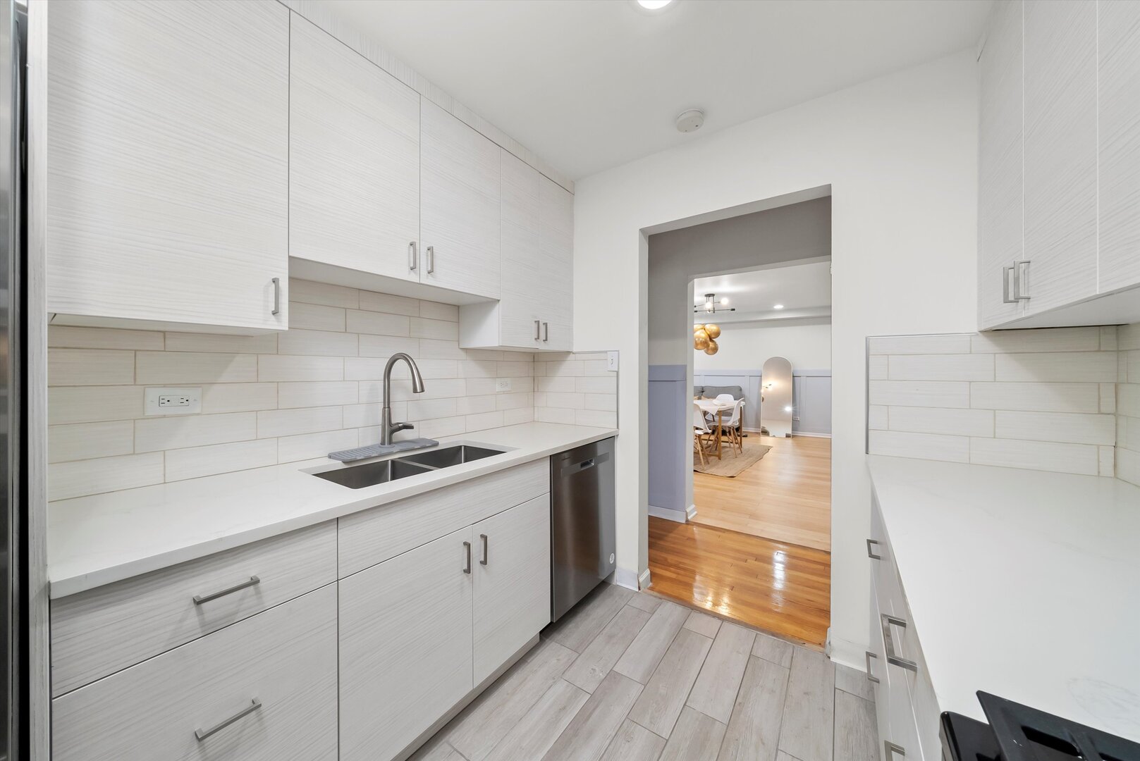 415 S Maple Avenue #202, Oak Park, IL 60302