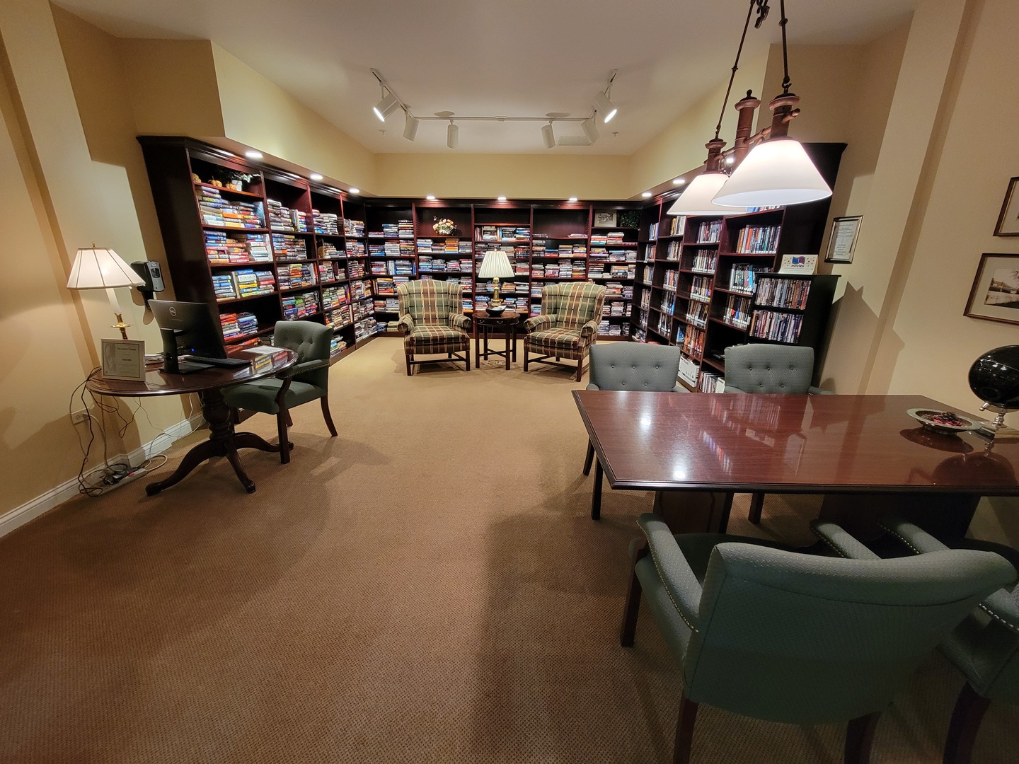 605 Barrington Avenue #216, East Dundee, IL 60118