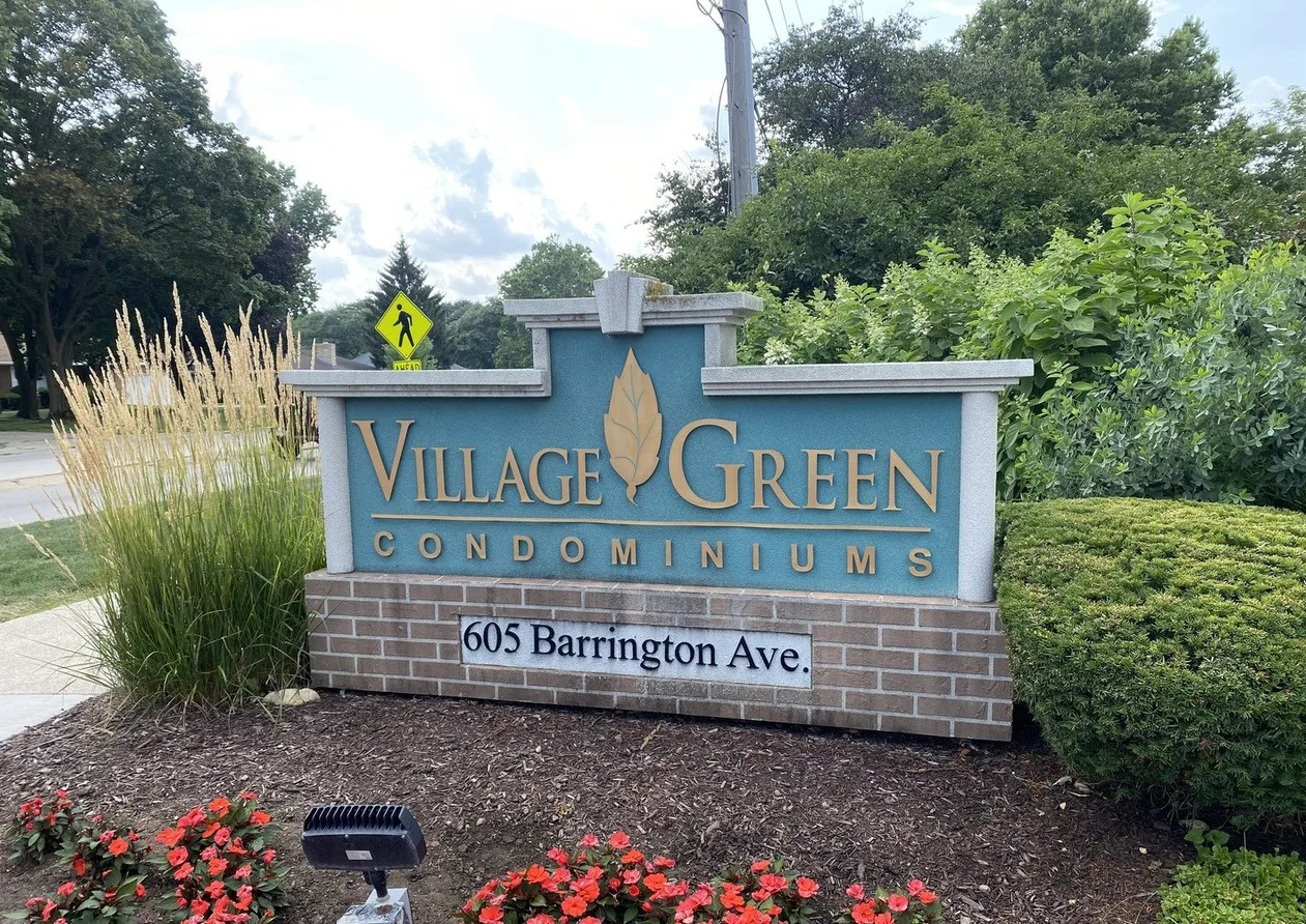 605 Barrington Avenue #216, East Dundee, IL 60118