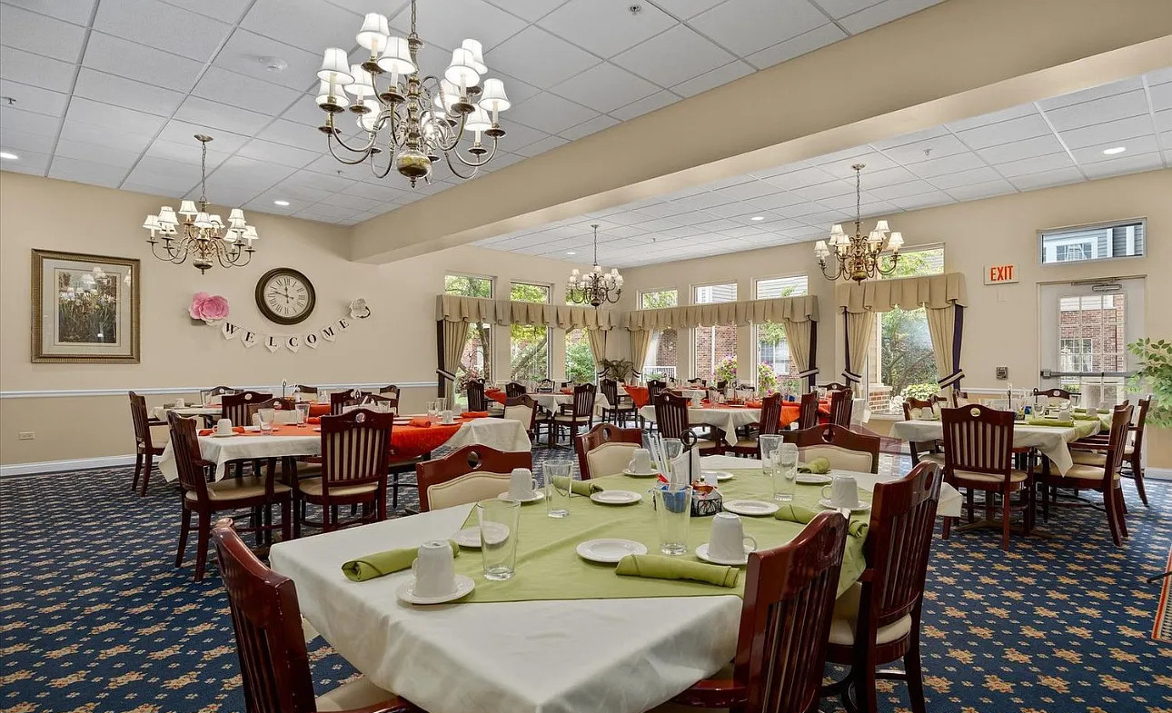 605 Barrington Avenue #216, East Dundee, IL 60118