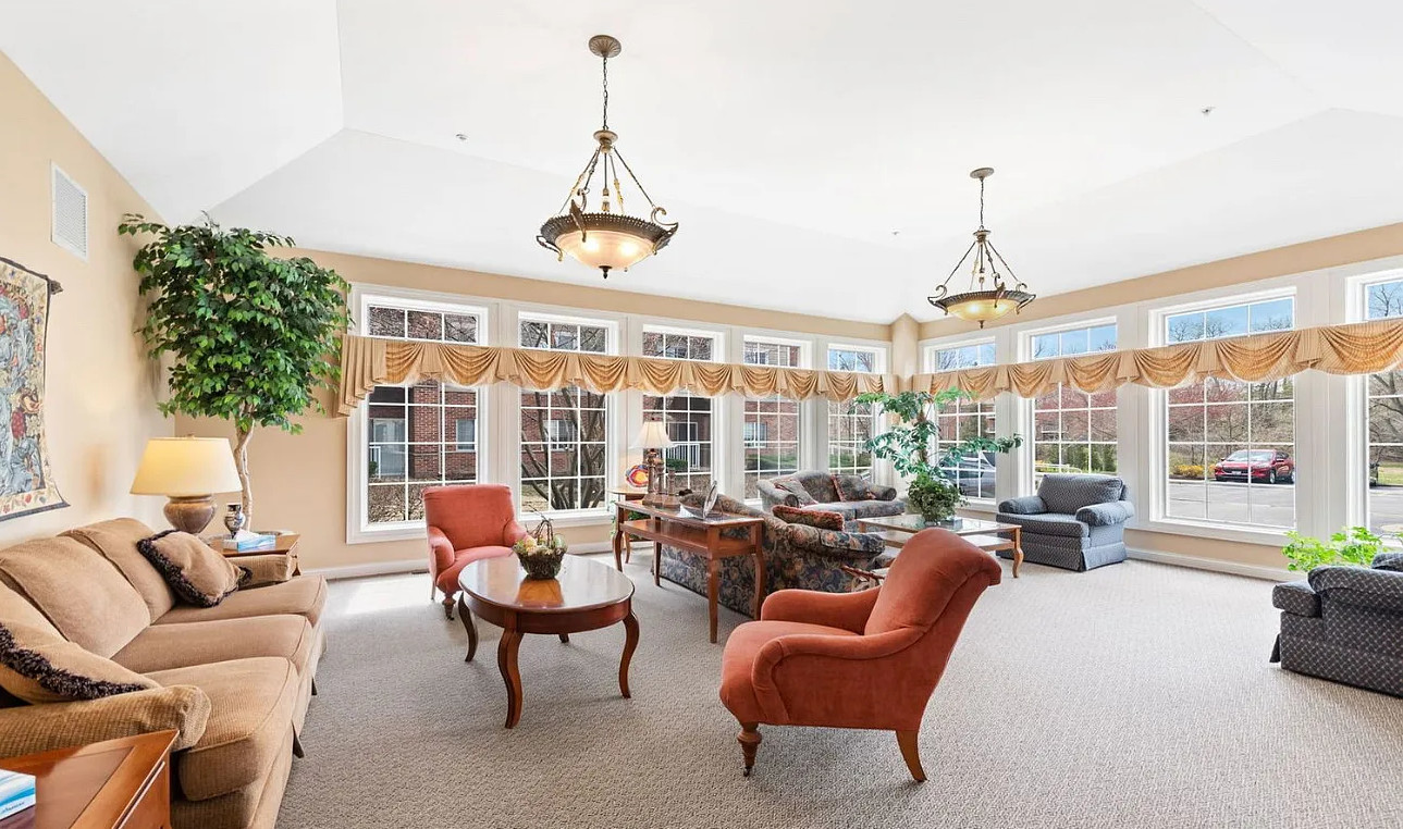 605 Barrington Avenue #216, East Dundee, IL 60118