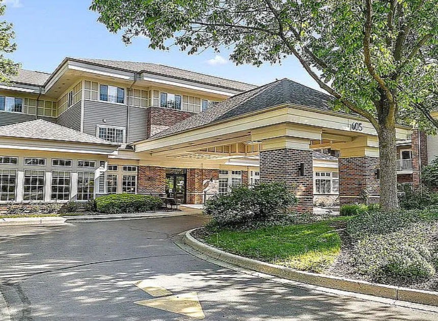 605 Barrington Avenue #216, East Dundee, IL 60118