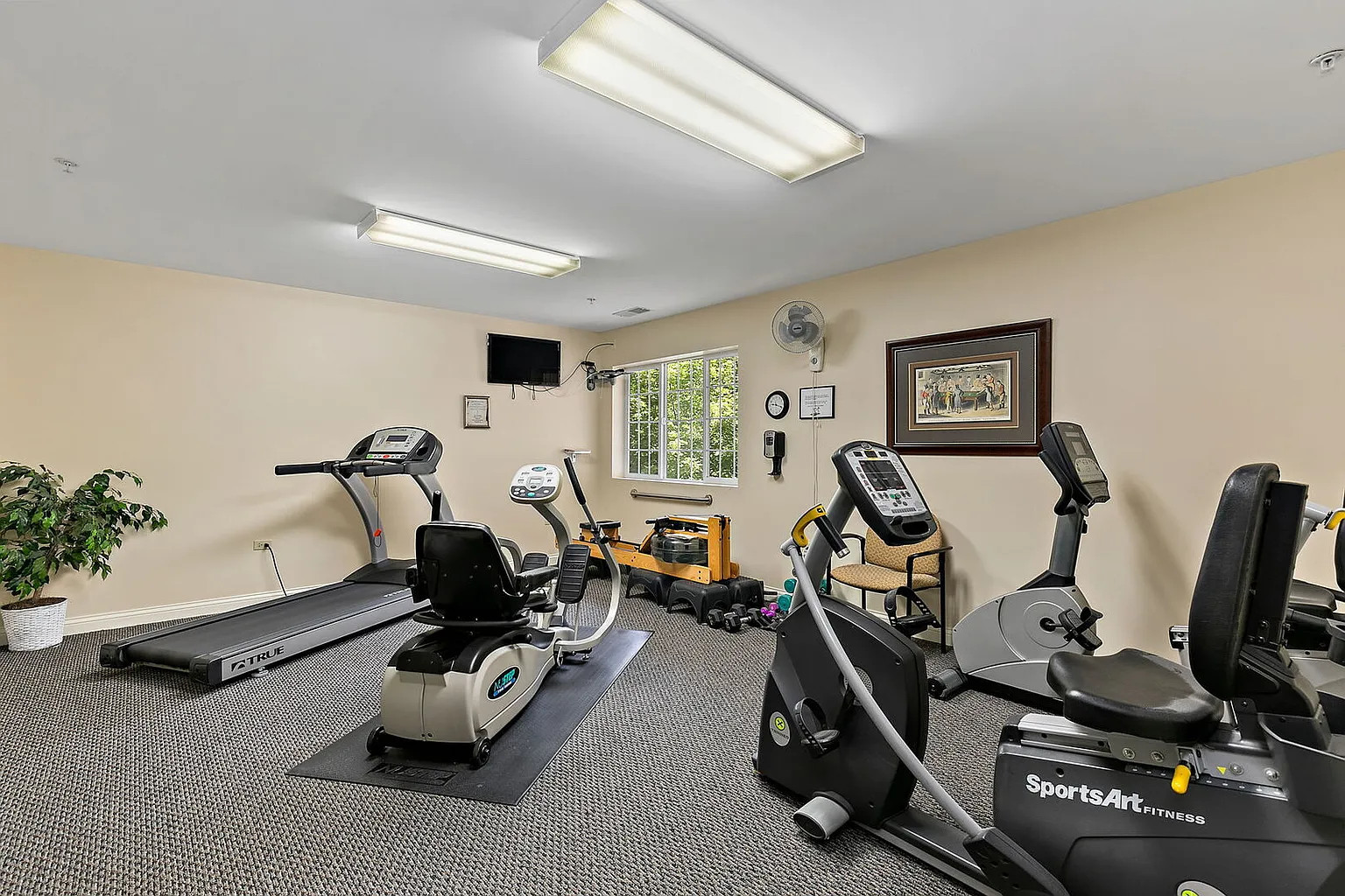 605 Barrington Avenue #216, East Dundee, IL 60118