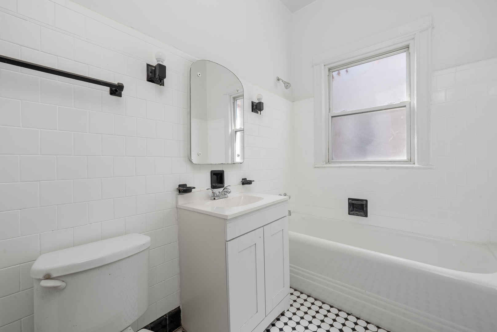 7841 S Burnham Avenue, Chicago, IL 60649