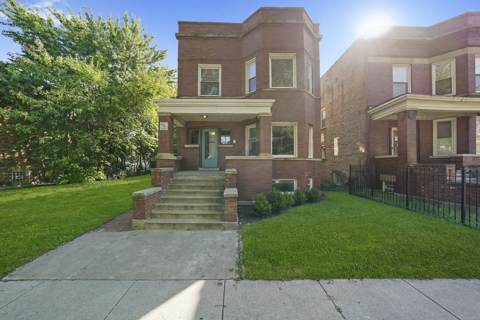 7841 S Burnham Avenue, Chicago, IL 60649