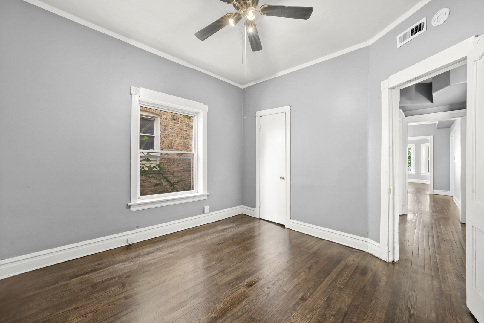 7841 S Burnham Avenue, Chicago, IL 60649