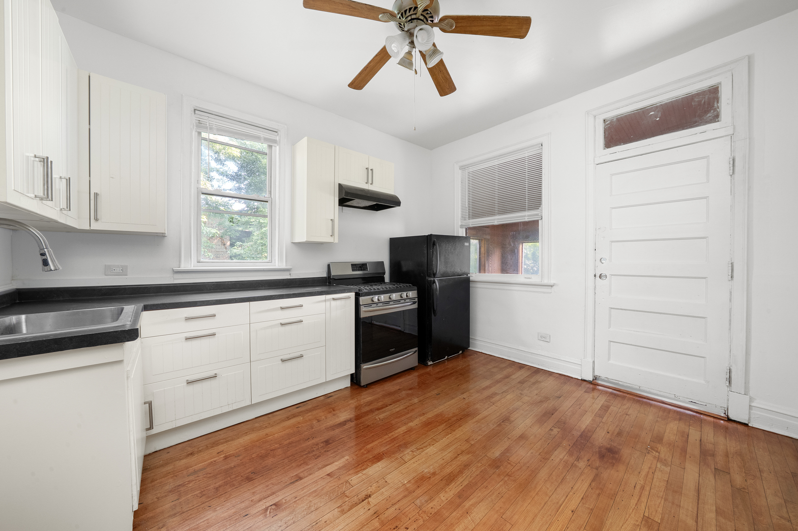 7841 S Burnham Avenue, Chicago, IL 60649