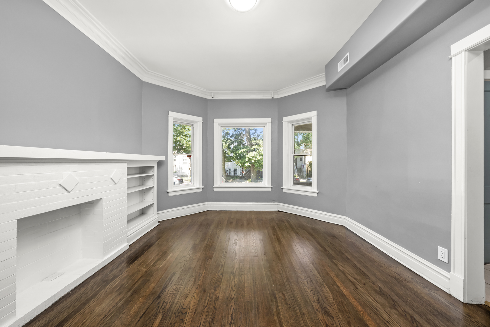 7841 S Burnham Avenue, Chicago, IL 60649