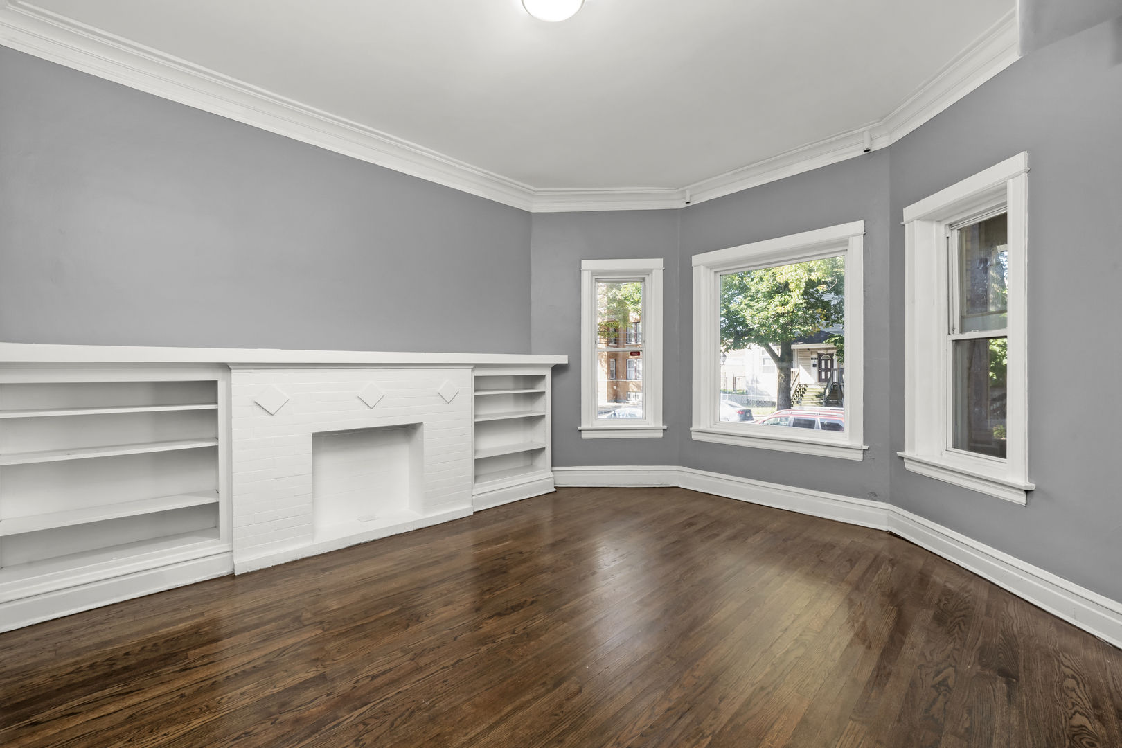 7841 S Burnham Avenue, Chicago, IL 60649