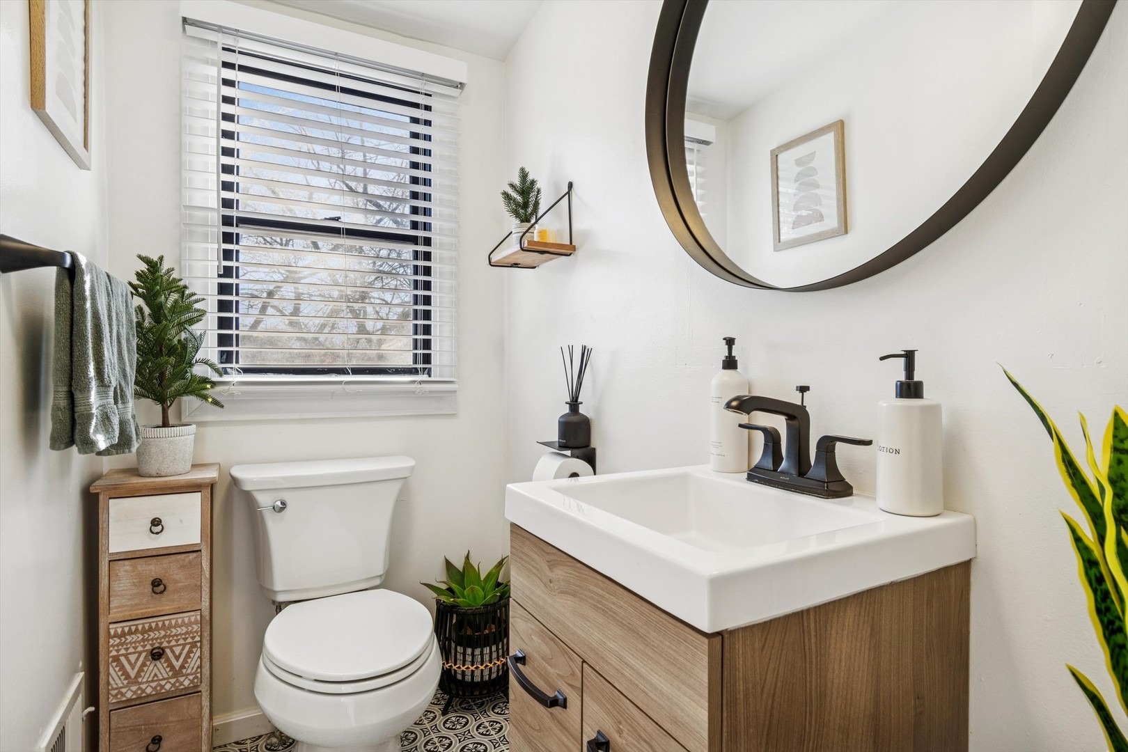 201 67th Street, Darien, IL 60561