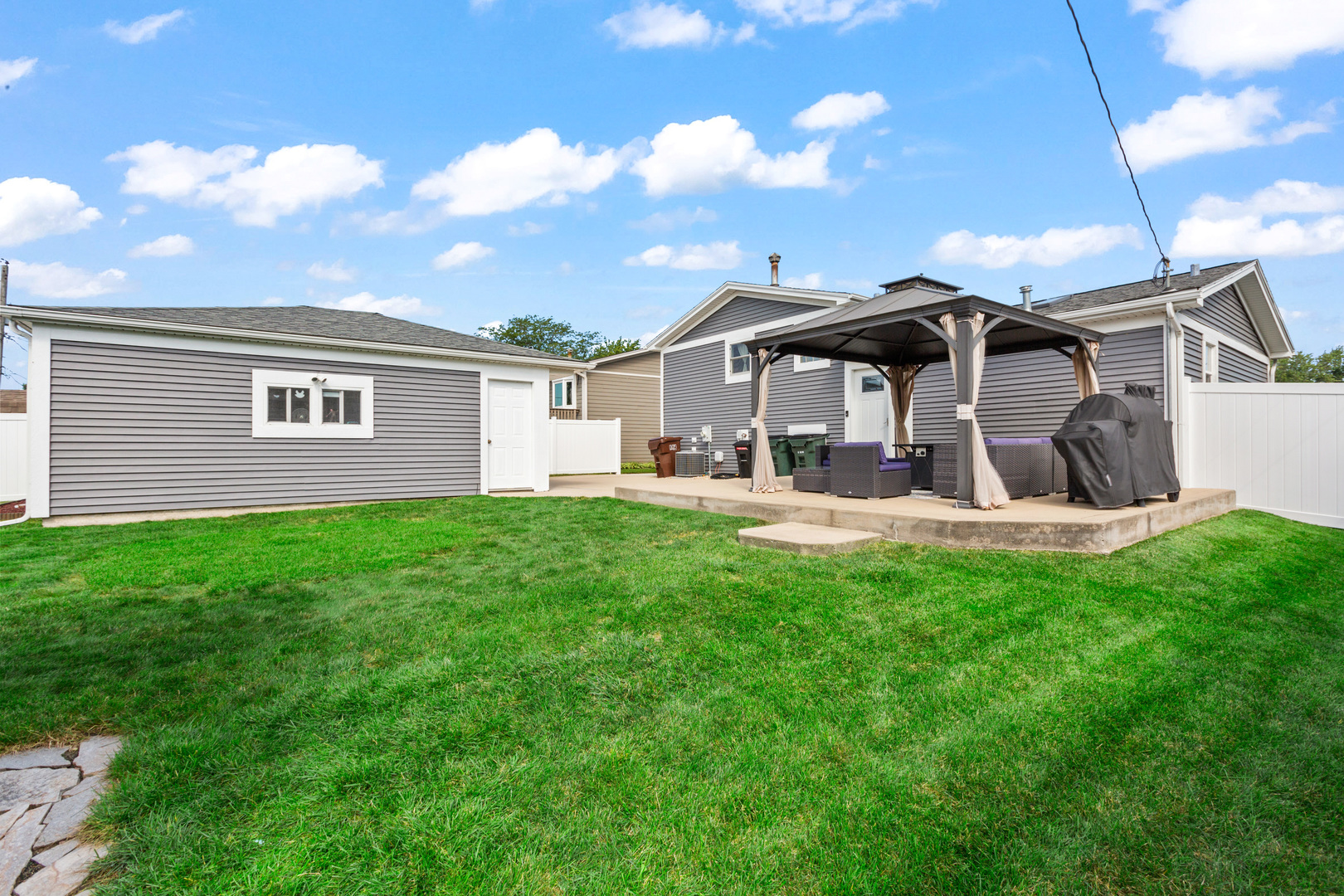 5823 Stuart Lane, Oak Forest, IL 60452