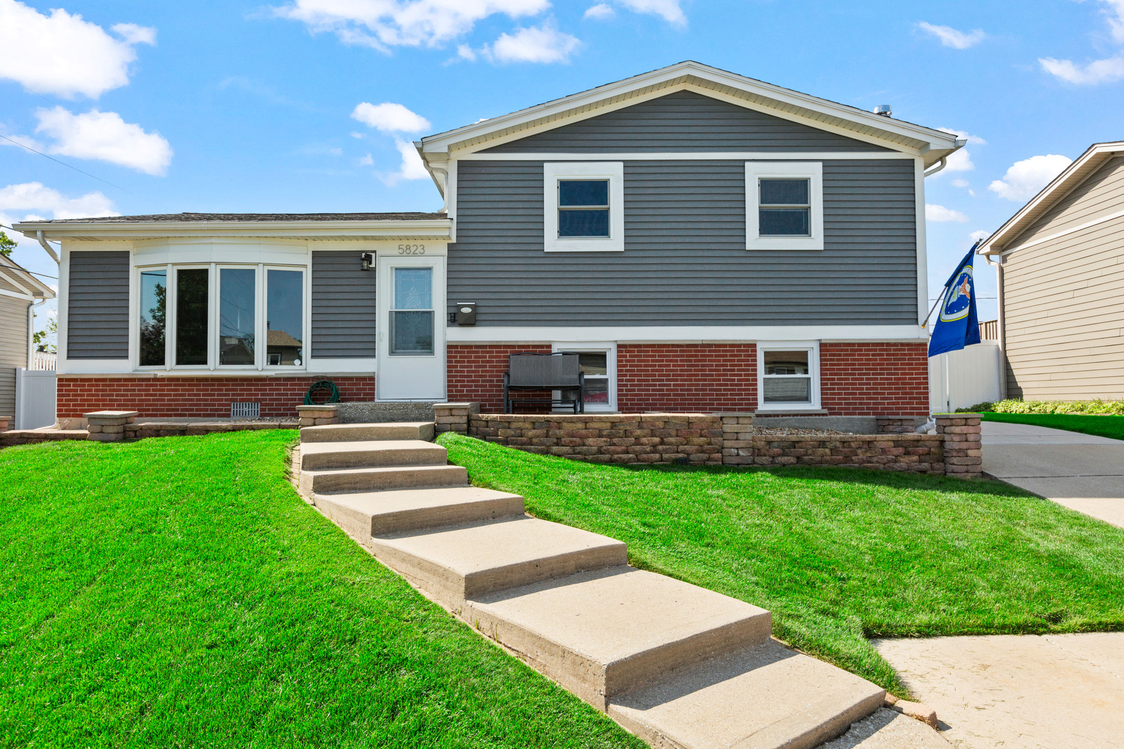 5823 Stuart Lane, Oak Forest, IL 60452