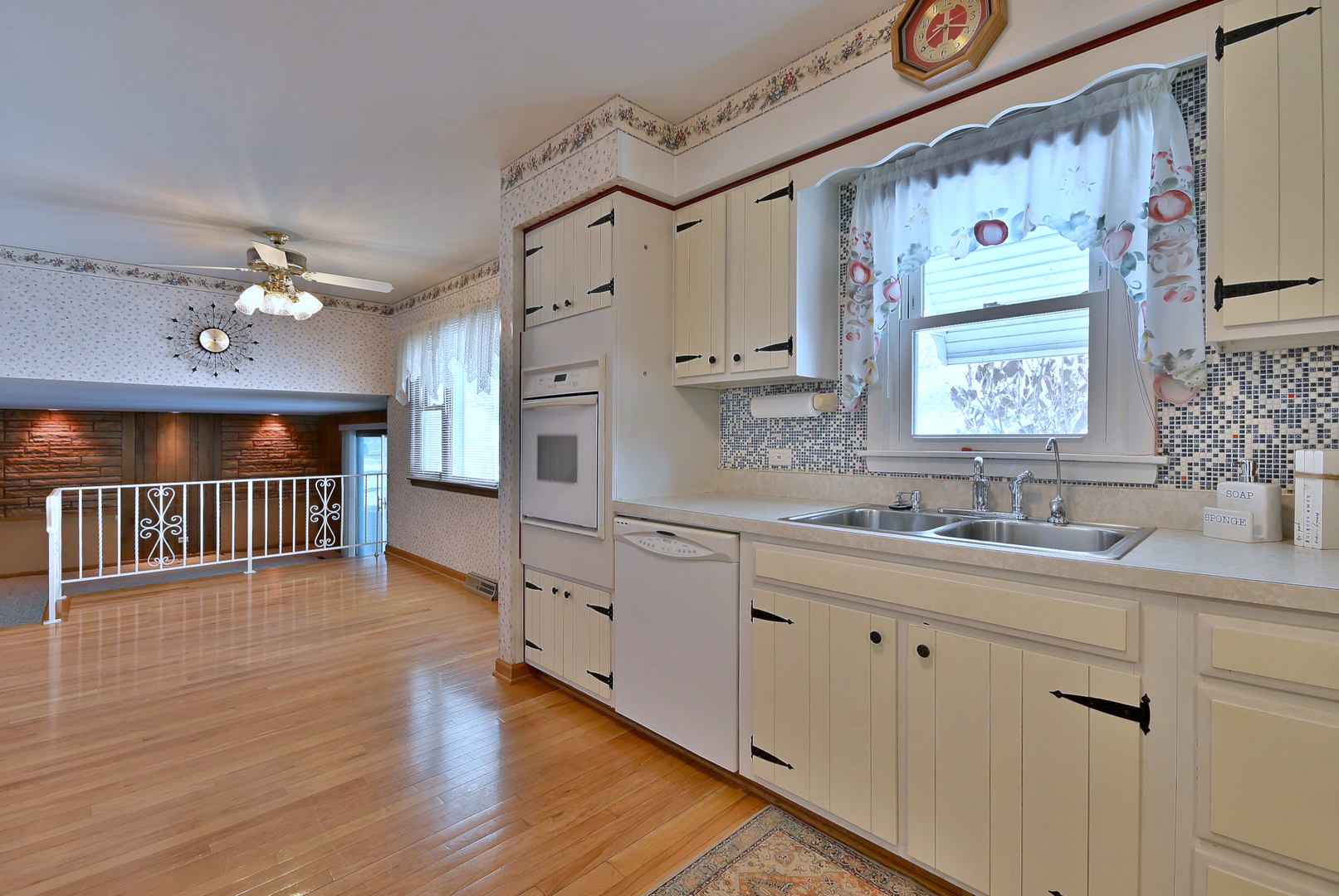 231 N Flora Parkway, Addison, IL 60101