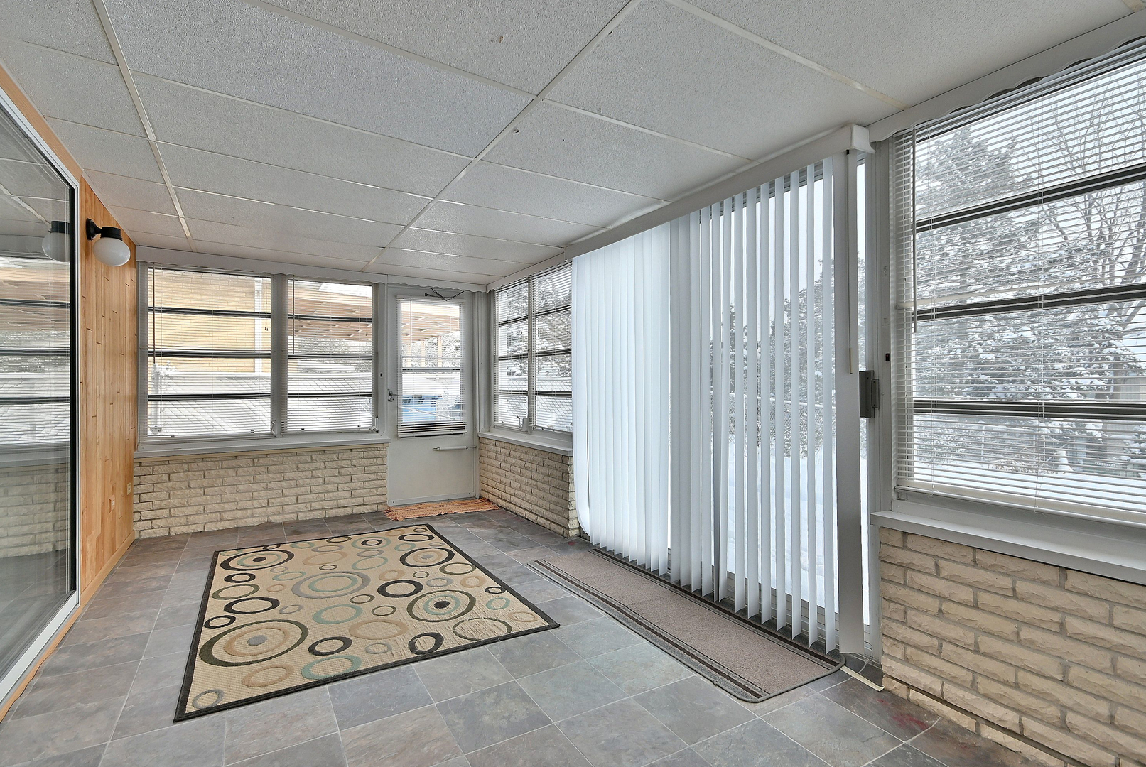 231 N Flora Parkway, Addison, IL 60101