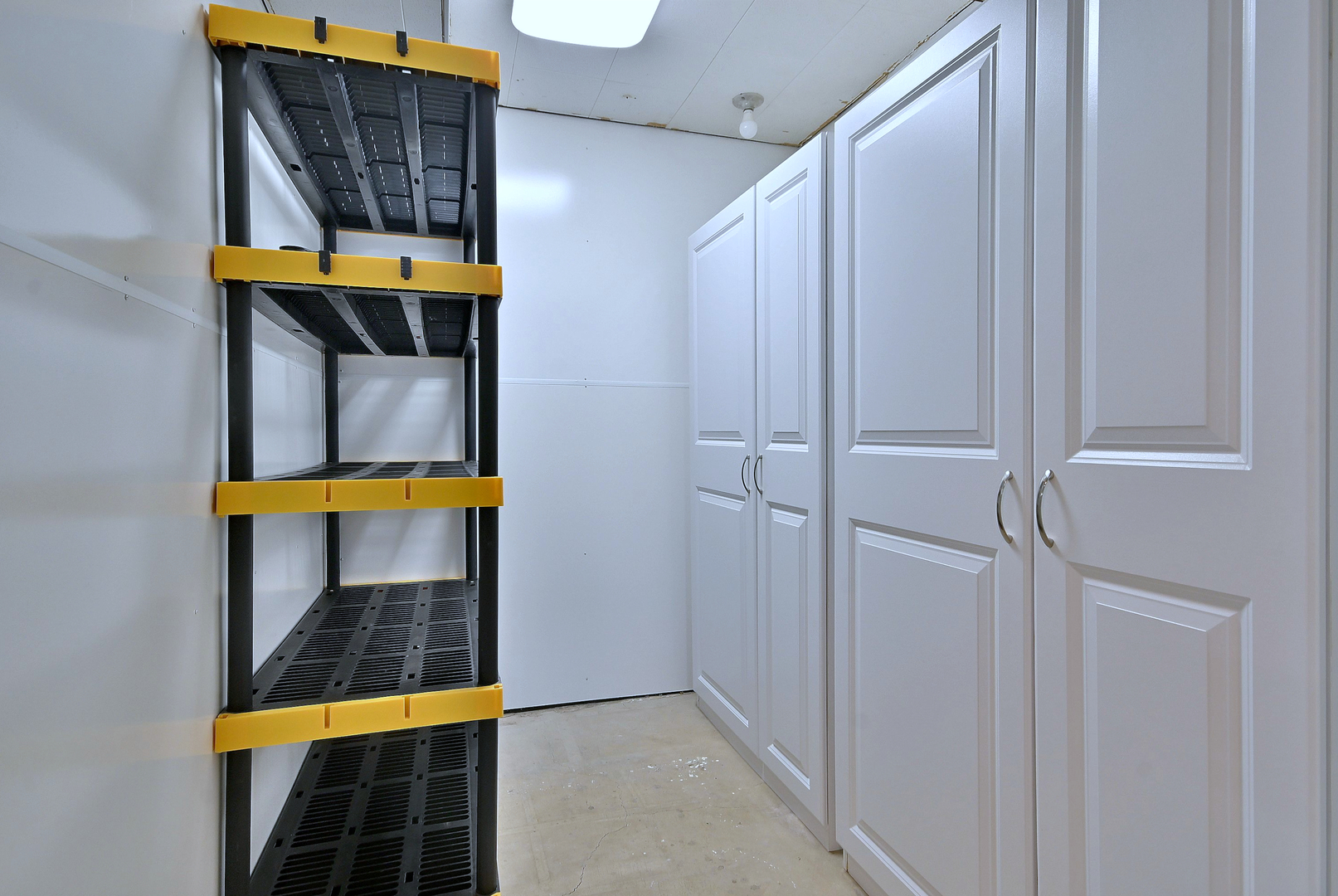 231 N Flora Parkway, Addison, IL 60101