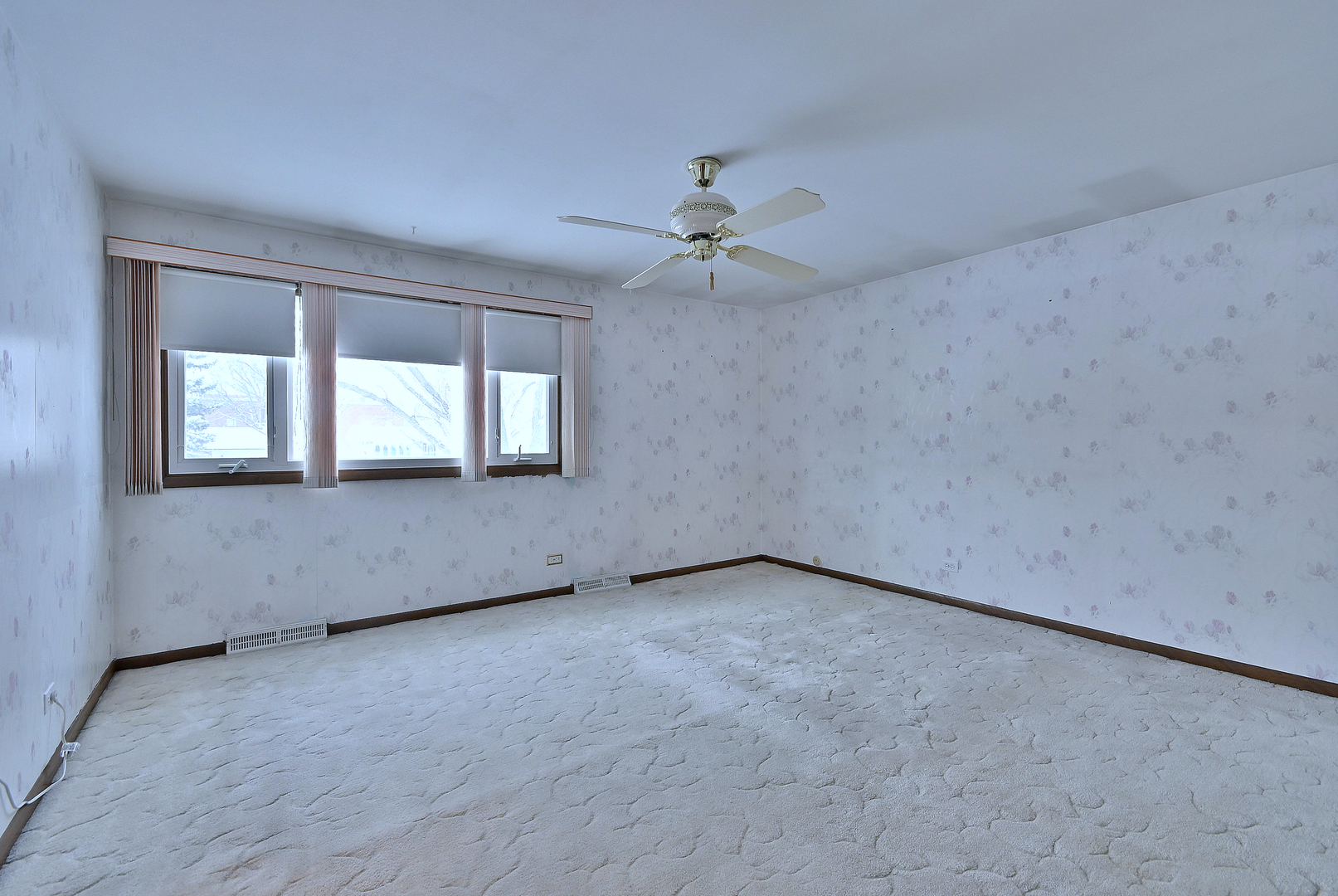 231 N Flora Parkway, Addison, IL 60101